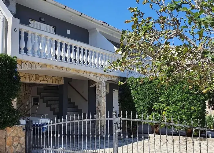 Modern With Sea View In Pag, 40 Sqm *